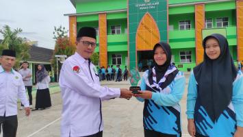 Penyerahan Piala Prestasi