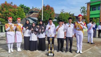 Penyerahan Piala Prestasi 2