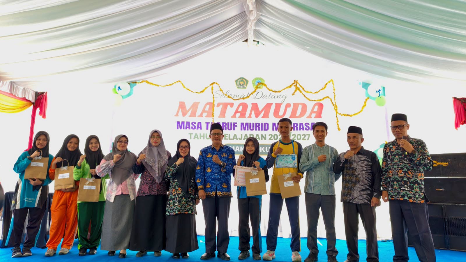 Kepala MAN 1 OKU Tutup MATAMUDA 2026, Peserta Terbaik Terima Penghargaan