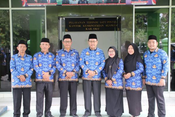 Kepala MAN 1 OKU Bersama Guru dan Pegawai Hadiri Apel Gabungan Kemenag Kabupaten OKU