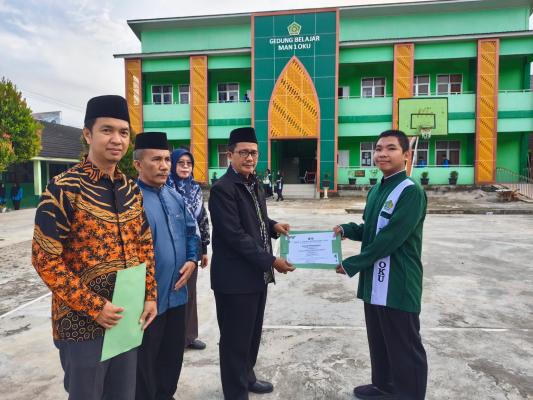 MAN 1 OKU Gelar Apel Penutupan KBM, Pembagian Rapor, dan Penghargaan Juara Semester Genap TP 2025/20