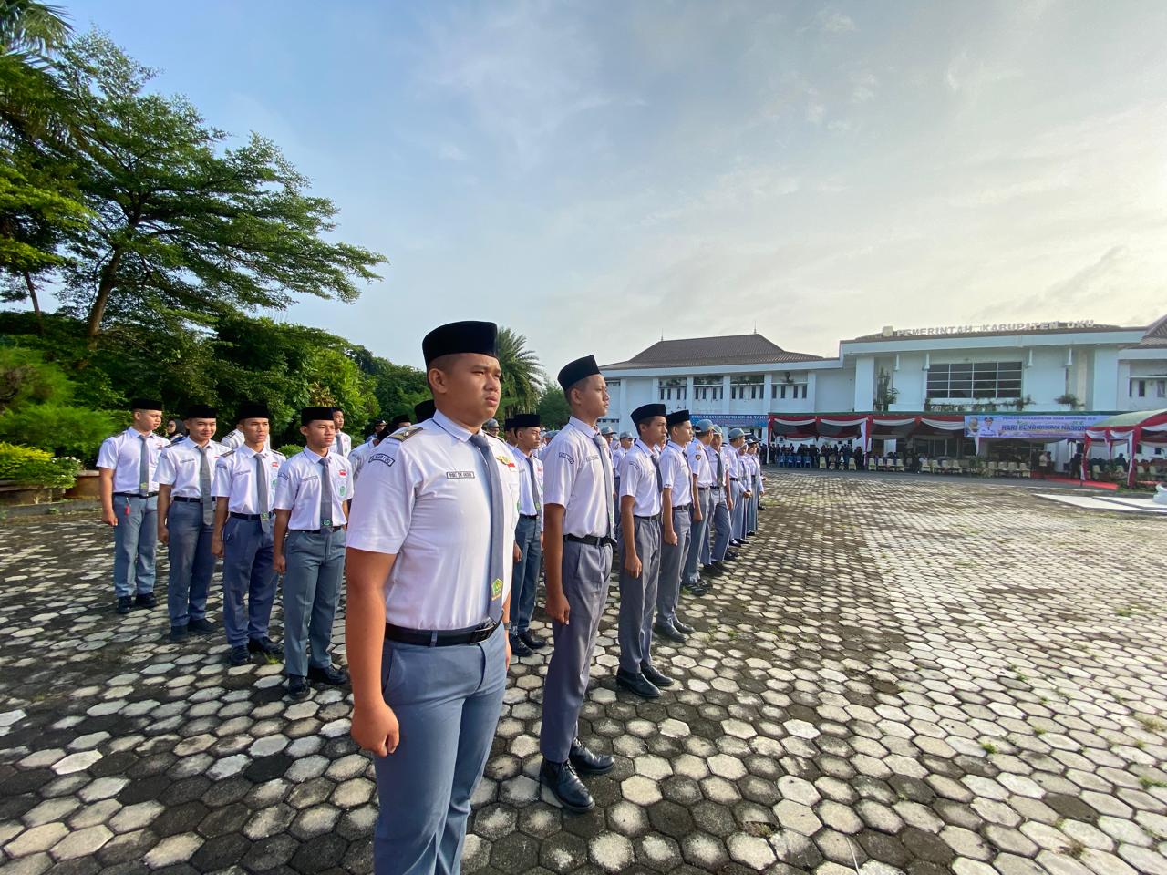 Perwakilan Paskibra MAN 1 OKU Ikuti Upacara Hardiknas 2026 Tingkat Kabupaten