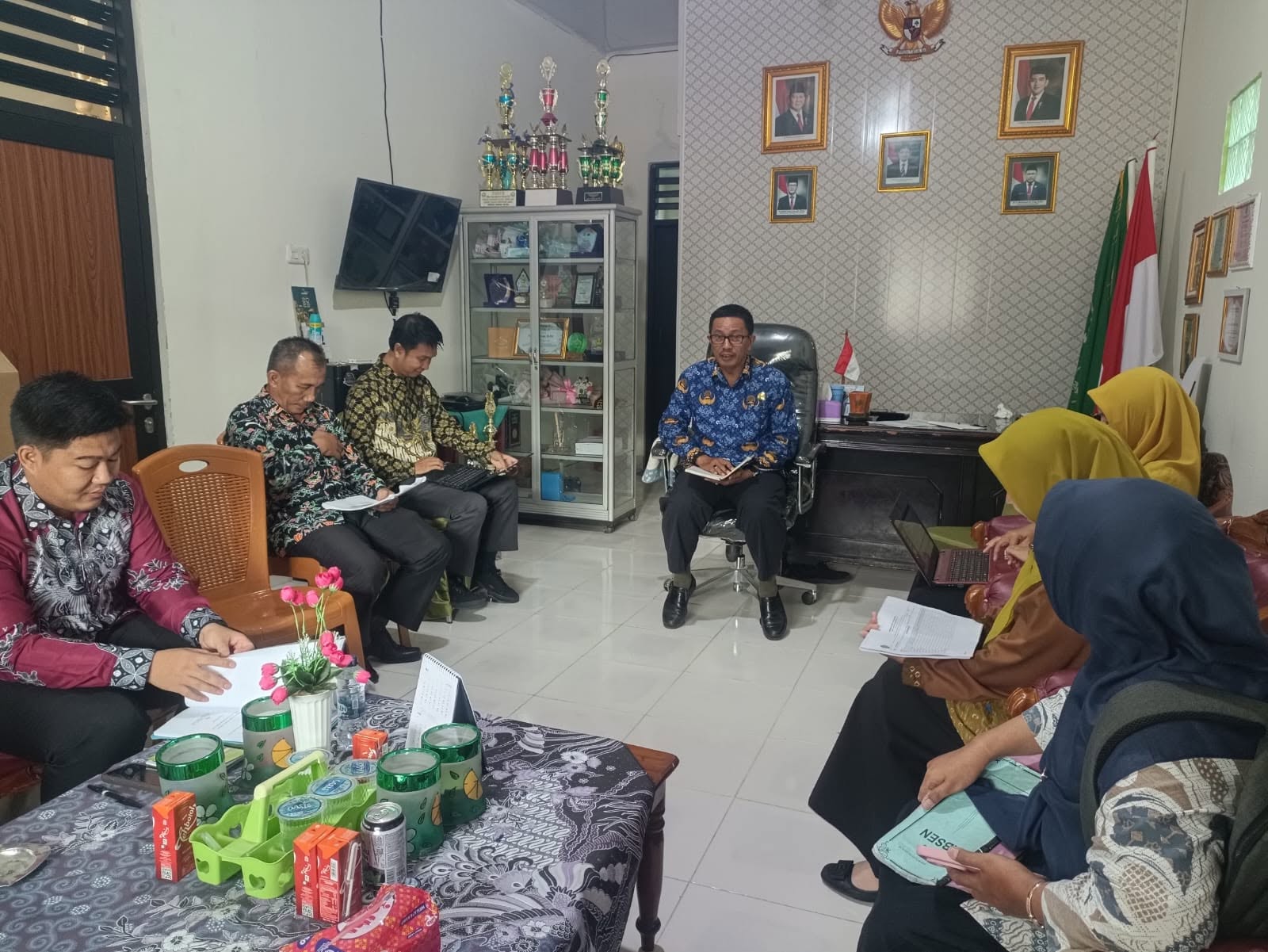 Kepala MAN 1 OKU Pimpin Rapat Koordinasi Wali Kelas dan Guru BK Bahas Kenaikan Kelas